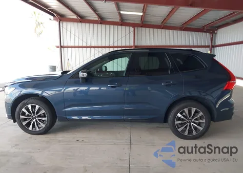 2023 Volvo Xc60 B5 Plus Dark Theme z USA, uszkodzony, nr VIN YV4L12RLXP1351485